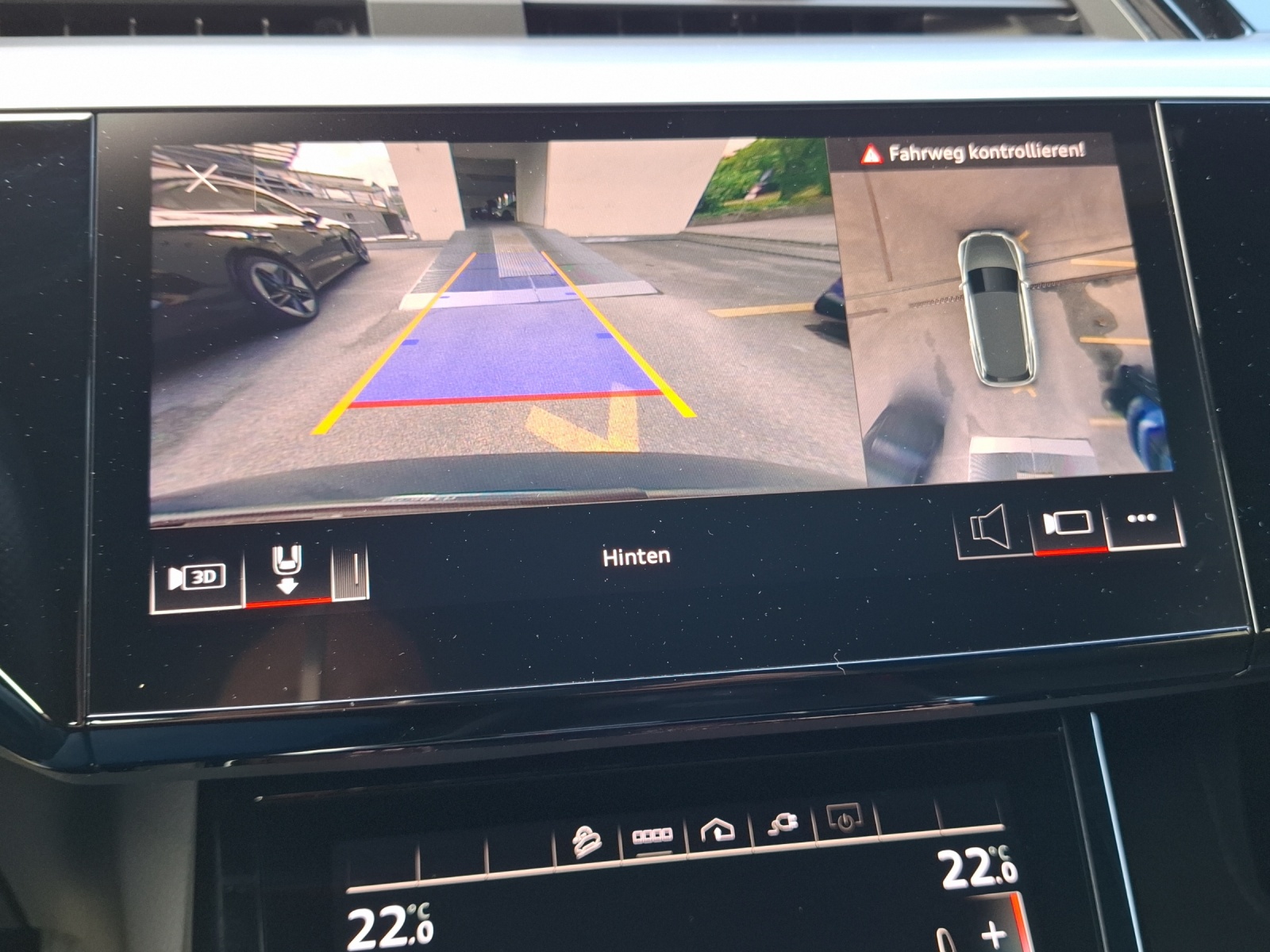 AUDI e-tron 55 Advanced quattro-image-15