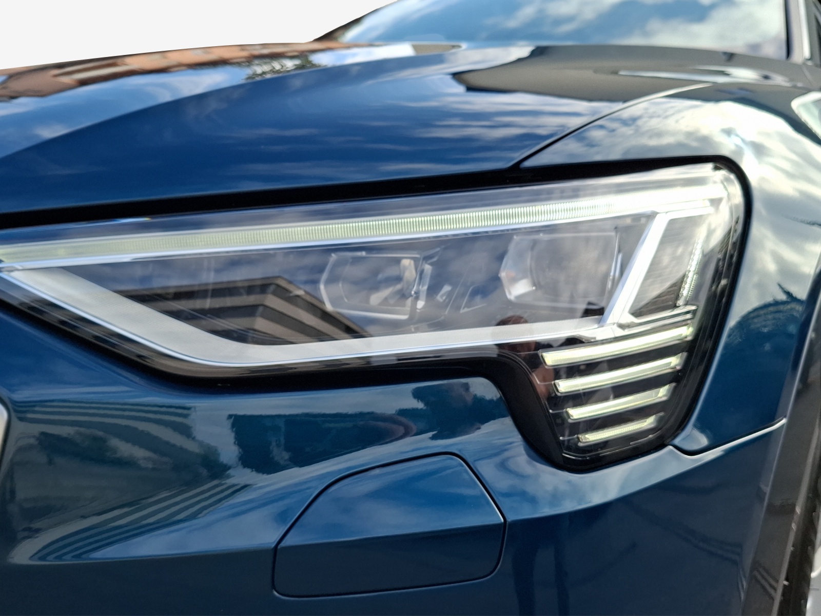 AUDI e-tron 55 Advanced quattro-image-16