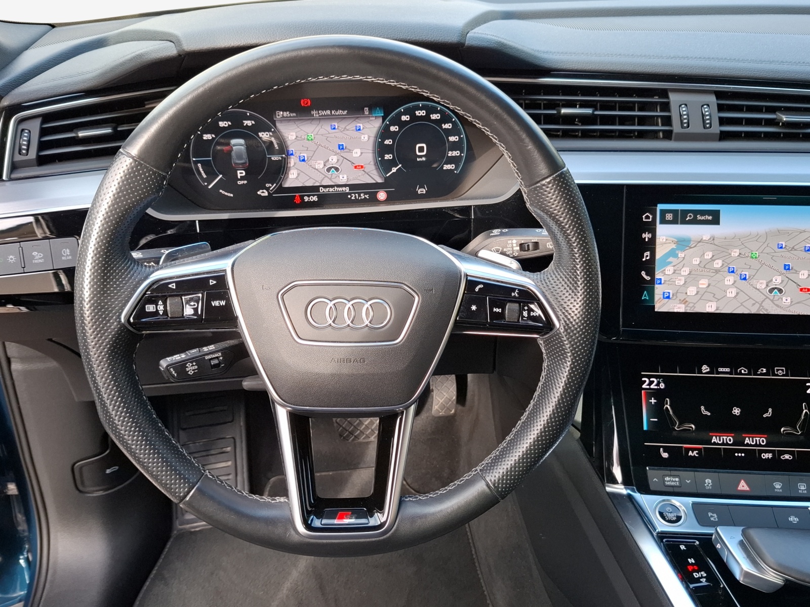 AUDI e-tron 55 Advanced quattro-image-10