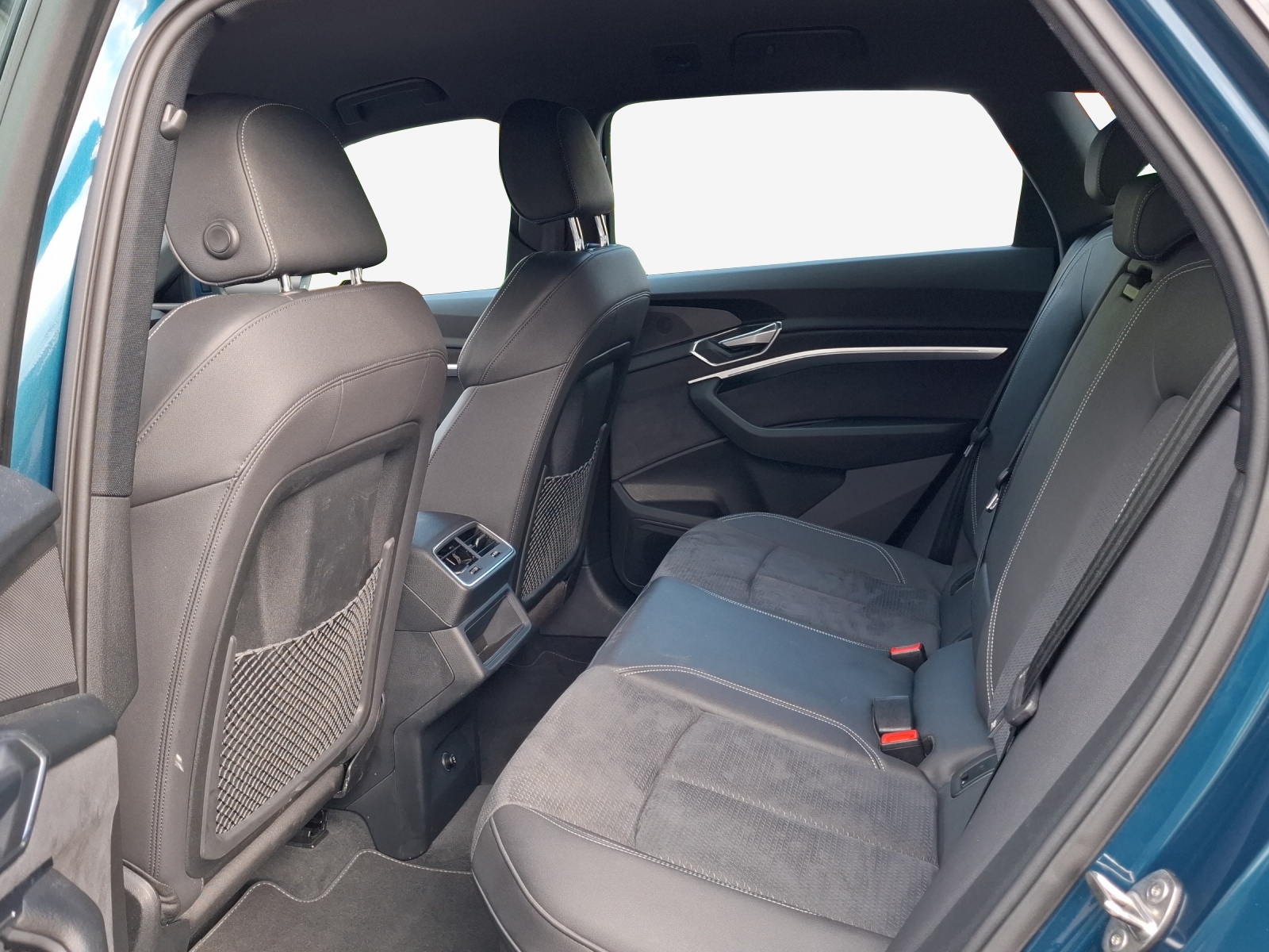 AUDI e-tron 55 Advanced quattro-image-12