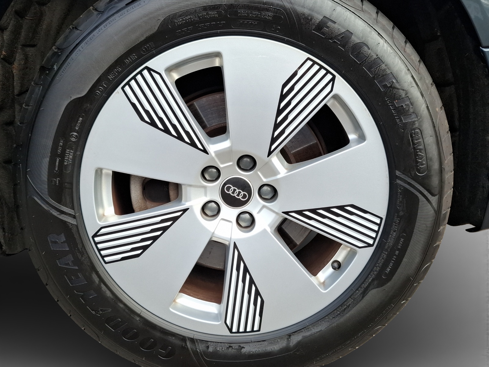 AUDI e-tron 55 Advanced quattro-image-14