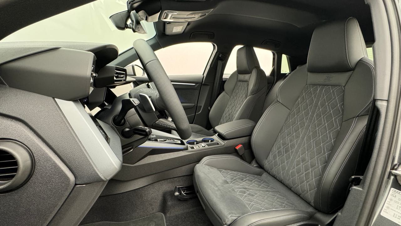 AUDI S3 Sportback TFSI quattro S-tronic-image-4