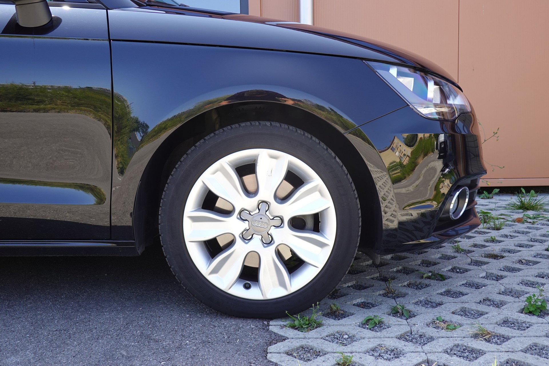 AUDI A1 1.4 TFSI "* Vehicule CH * Radio Bluetooth * Capteur stationnement * Phares auto *"-image-4