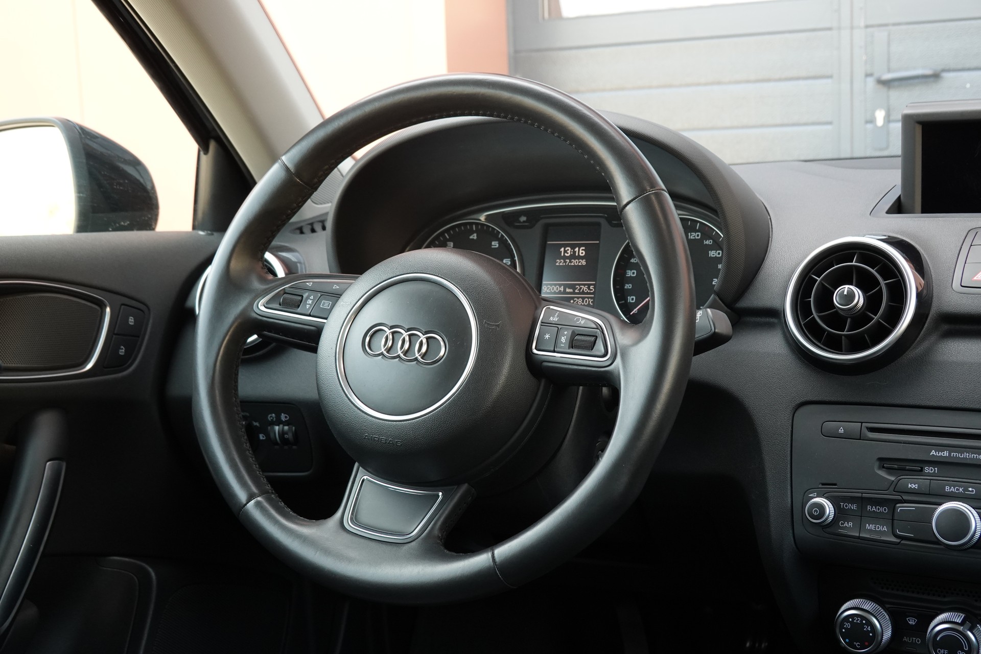 AUDI A1 1.4 TFSI "* Vehicule CH * Radio Bluetooth * Capteur stationnement * Phares auto *"-image-11