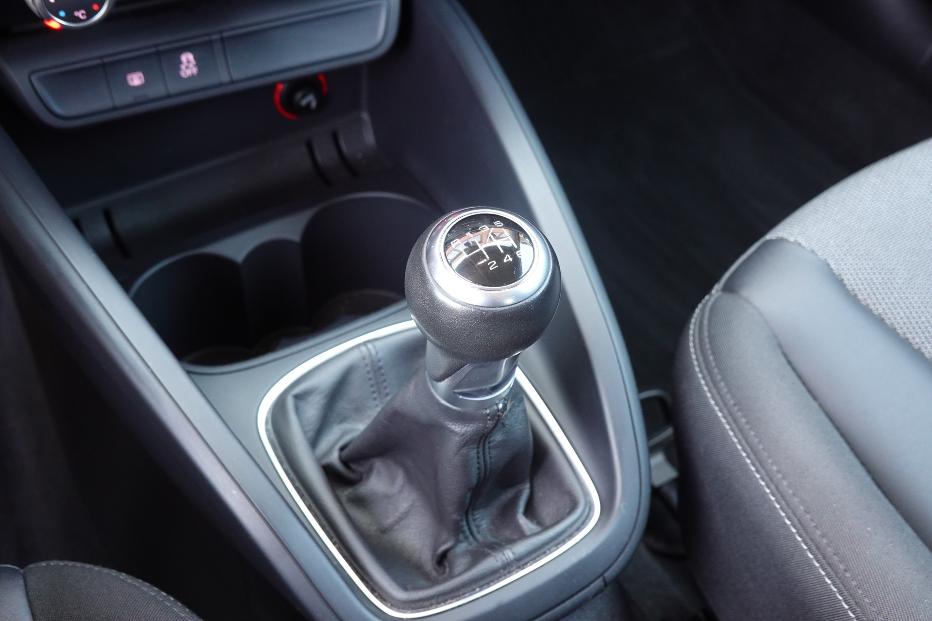 AUDI A1 1.4 TFSI "* Vehicule CH * Radio Bluetooth * Capteur stationnement * Phares auto *"-image-16