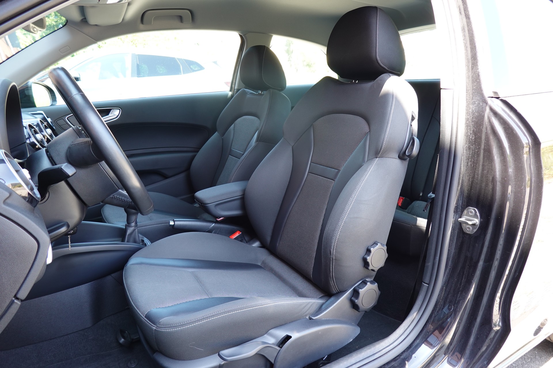 AUDI A1 1.4 TFSI "* Vehicule CH * Radio Bluetooth * Capteur stationnement * Phares auto *"-image-18