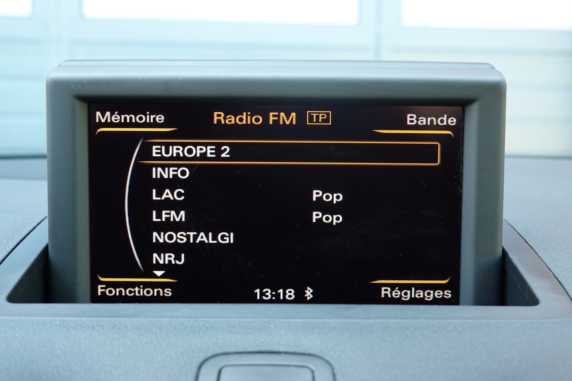AUDI A1 1.4 TFSI "* Vehicule CH * Radio Bluetooth * Capteur stationnement * Phares auto *"-image-15