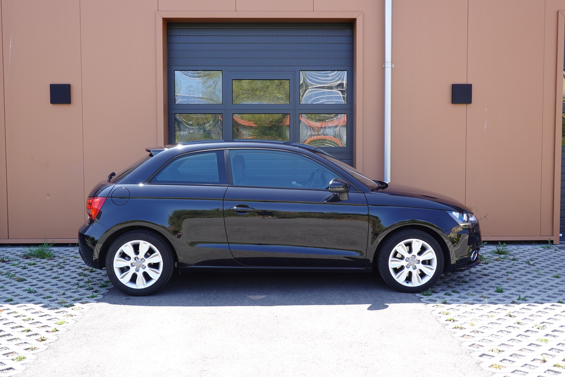 AUDI A1 1.4 TFSI "* Vehicule CH * Radio Bluetooth * Capteur stationnement * Phares auto *"-showroom-element-3