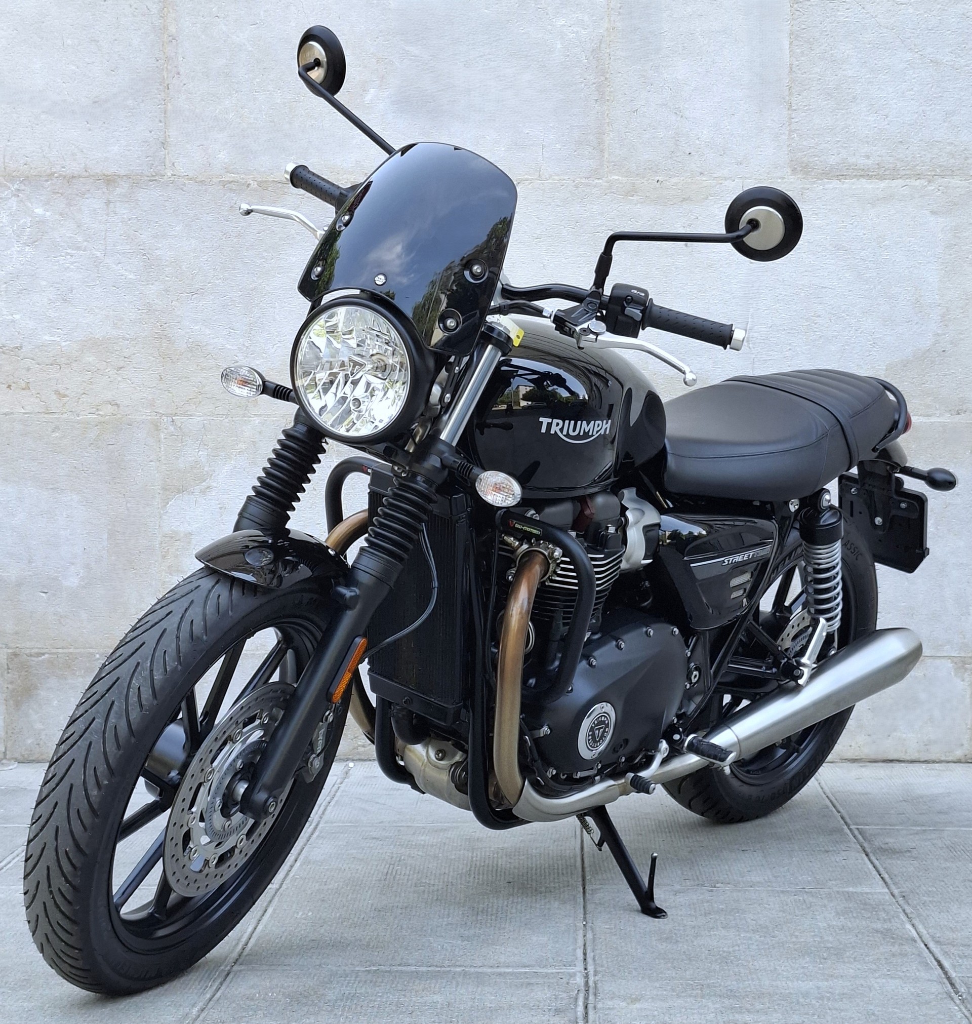 TRIUMPH Street Twin 900 Special Edition-showroom-element-3