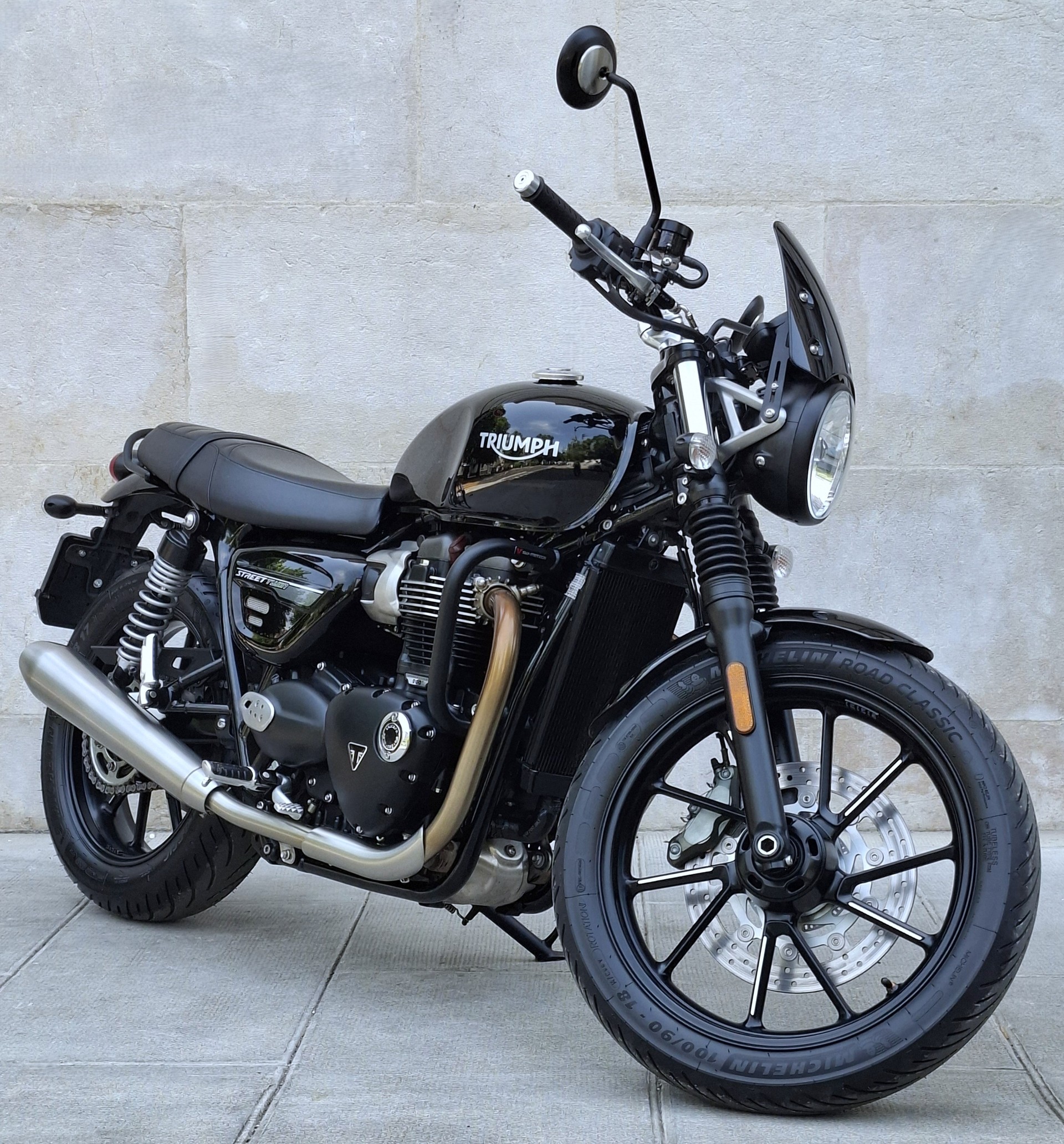 TRIUMPH Street Twin 900 Special Edition-showroom-element-1