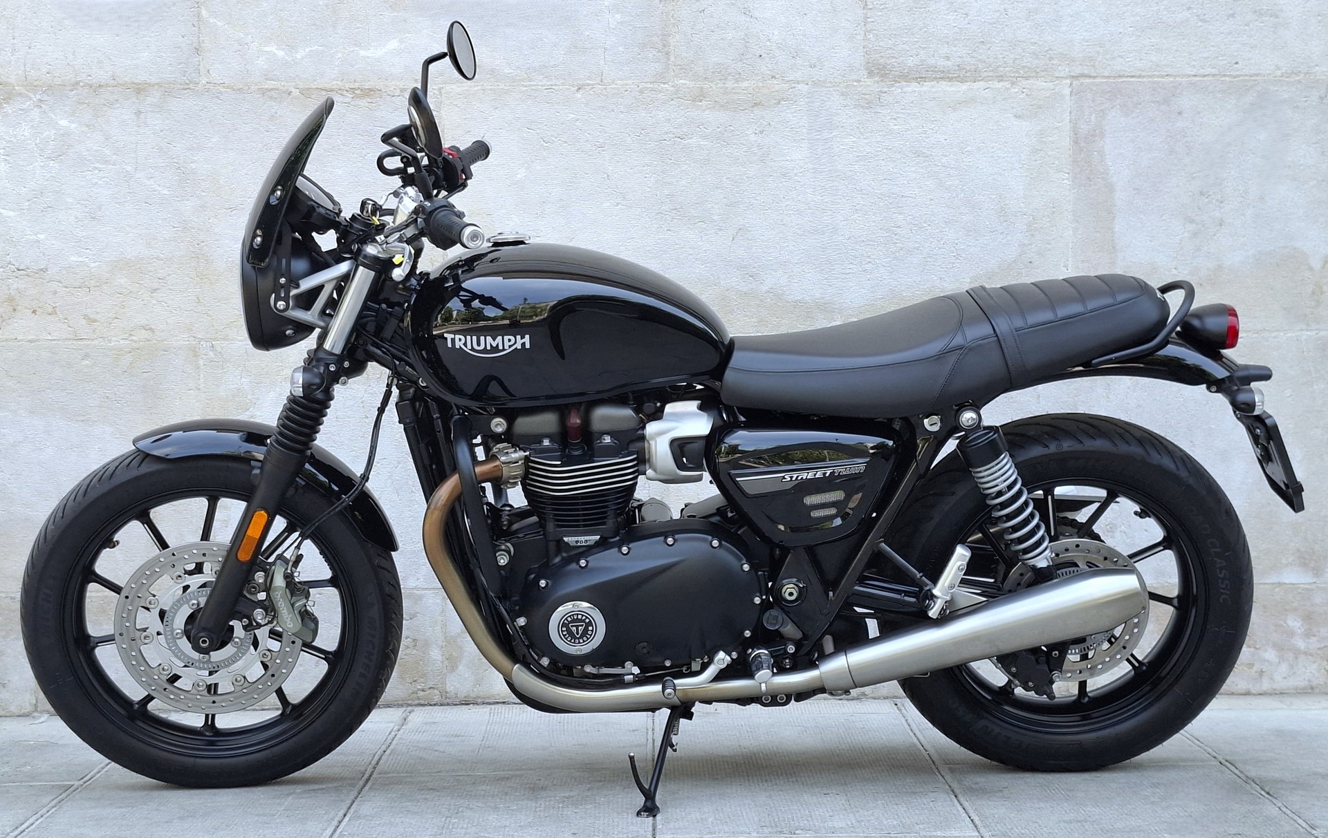 TRIUMPH Street Twin 900 Special Edition-showroom-element-2