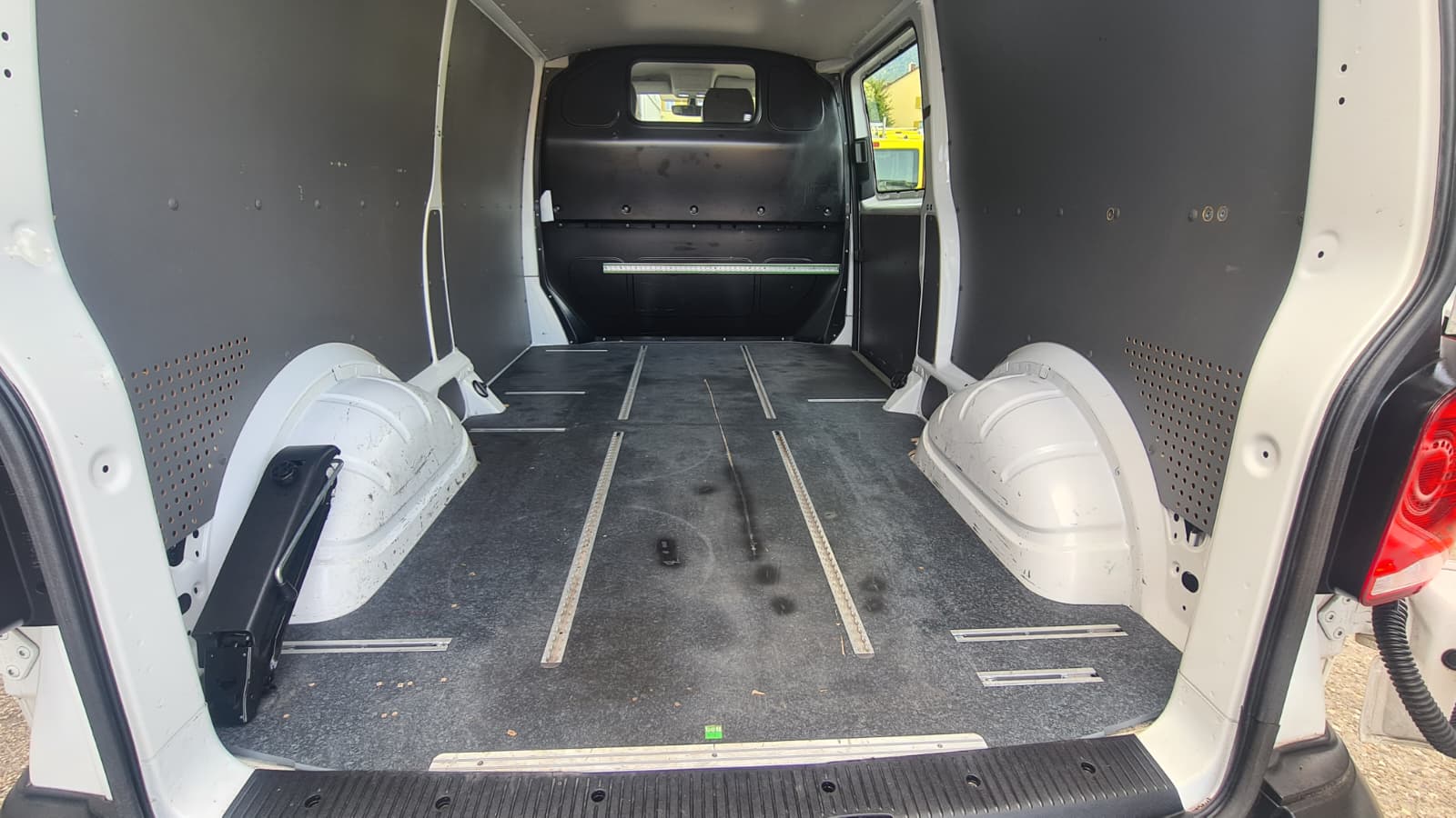 VW T6.1 2.0 TDI ** 3-Plätzer ** Lange Version ** Klimaanlage ** PDC Hinten ** Anh-Kupplung ** LTZ MFK 05.03.2026 ** Nutz-1142kg **-image-10