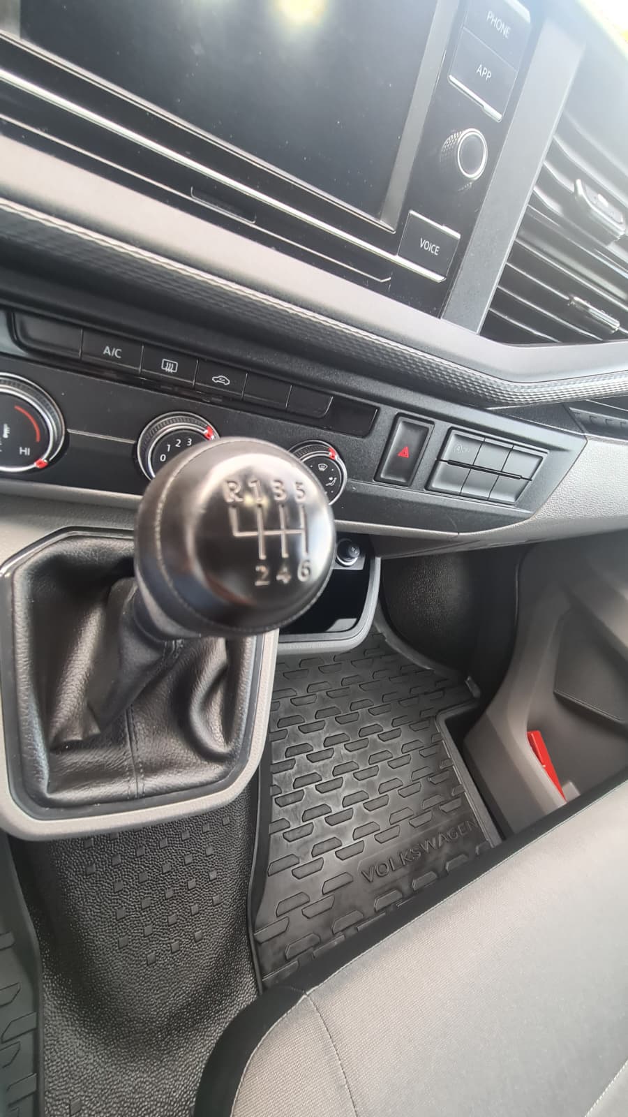VW T6.1 2.0 TDI ** 3-Plätzer ** Lange Version ** Klimaanlage ** PDC Hinten ** Anh-Kupplung ** LTZ MFK 05.03.2026 ** Nutz-1142kg **-image-13