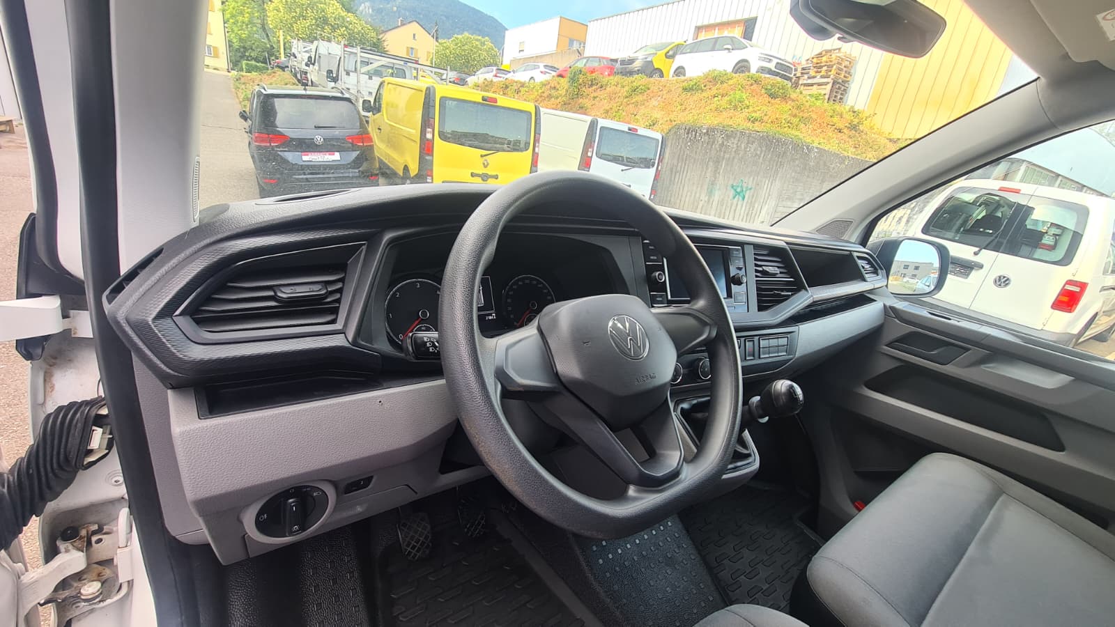 VW T6.1 2.0 TDI ** 3-Plätzer ** Lange Version ** Klimaanlage ** PDC Hinten ** Anh-Kupplung ** LTZ MFK 05.03.2026 ** Nutz-1142kg **-image-16