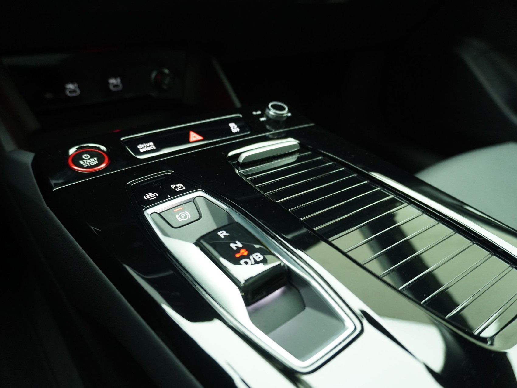 AUDI S6 e-tron Avant quattro **Audi Werksgarantie bis 10/2030**-image-22