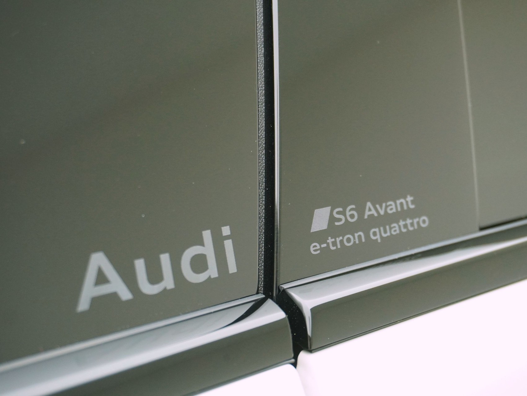 AUDI S6 e-tron Avant quattro **Audi Werksgarantie bis 10/2030**-image-2