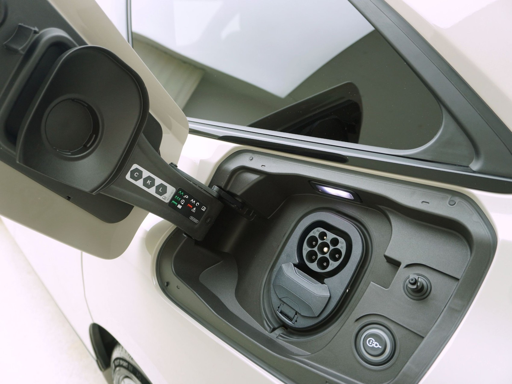 AUDI S6 e-tron Avant quattro **Audi Werksgarantie bis 10/2030**-image-9