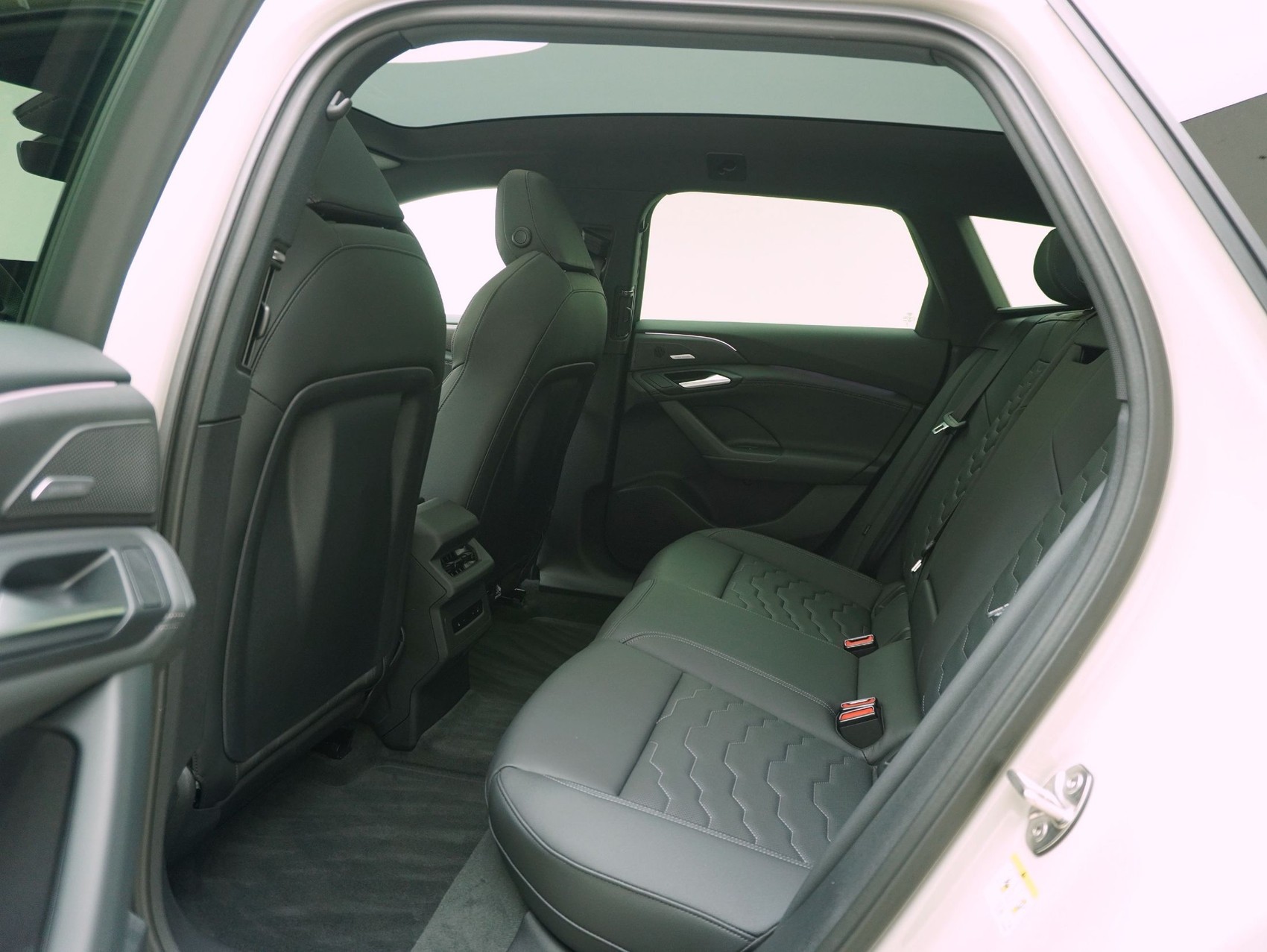 AUDI S6 e-tron Avant quattro **Audi Werksgarantie bis 10/2030**-image-16