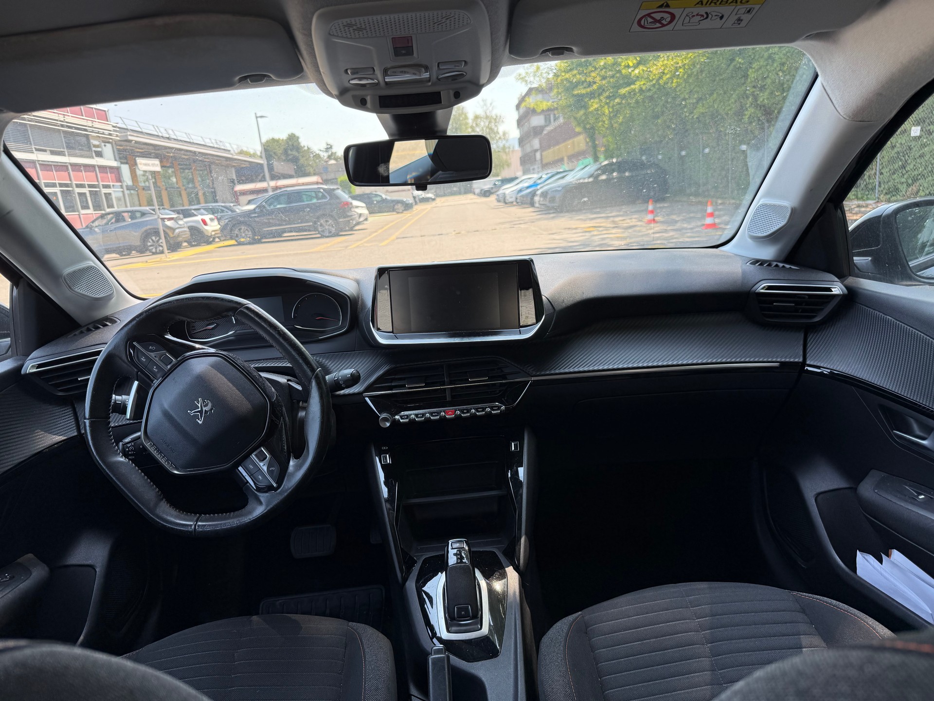 PEUGEOT 208 1.2 PureTech Allure EAT8-image-7