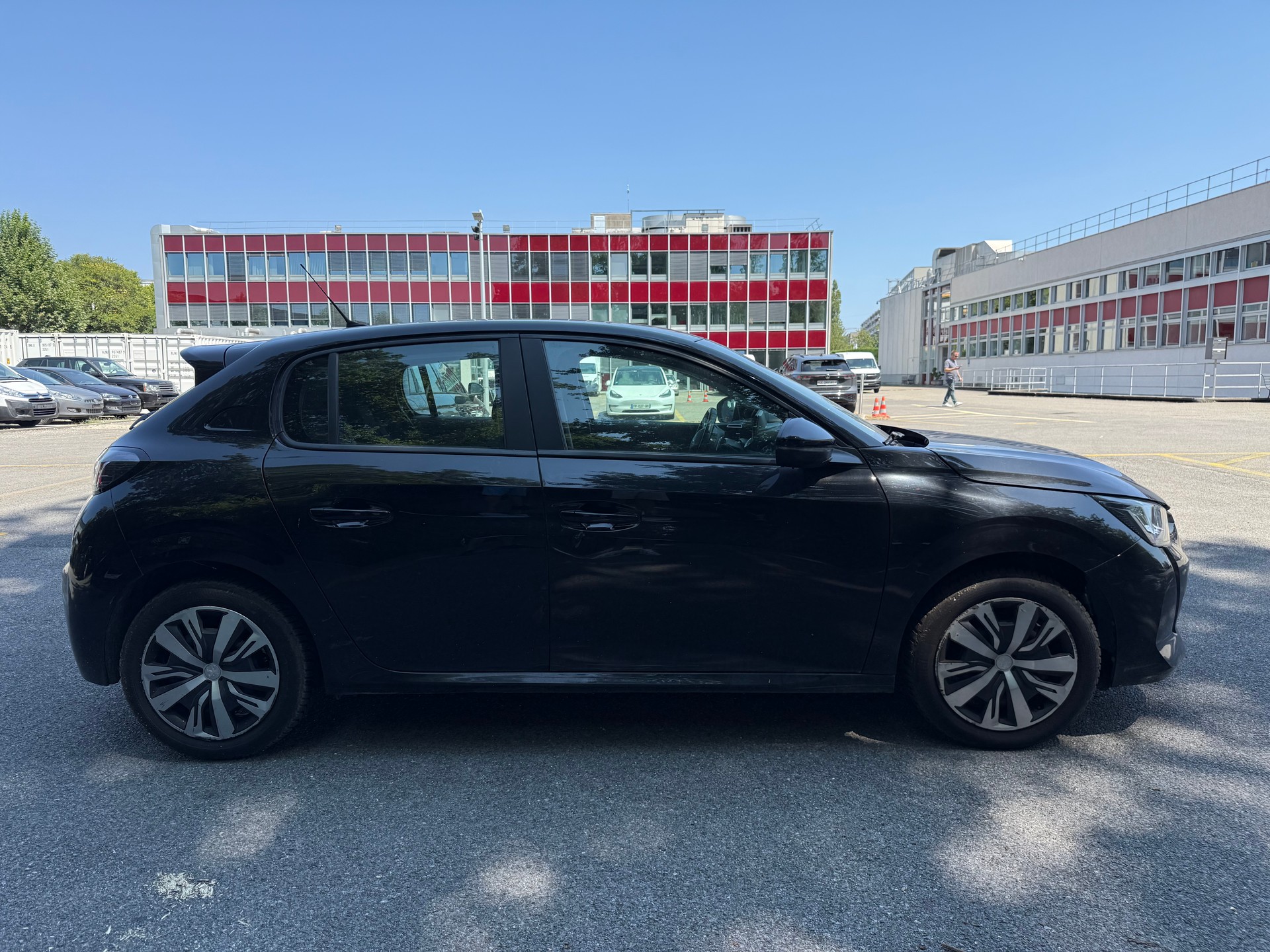 PEUGEOT 208 1.2 PureTech Allure EAT8-image-4