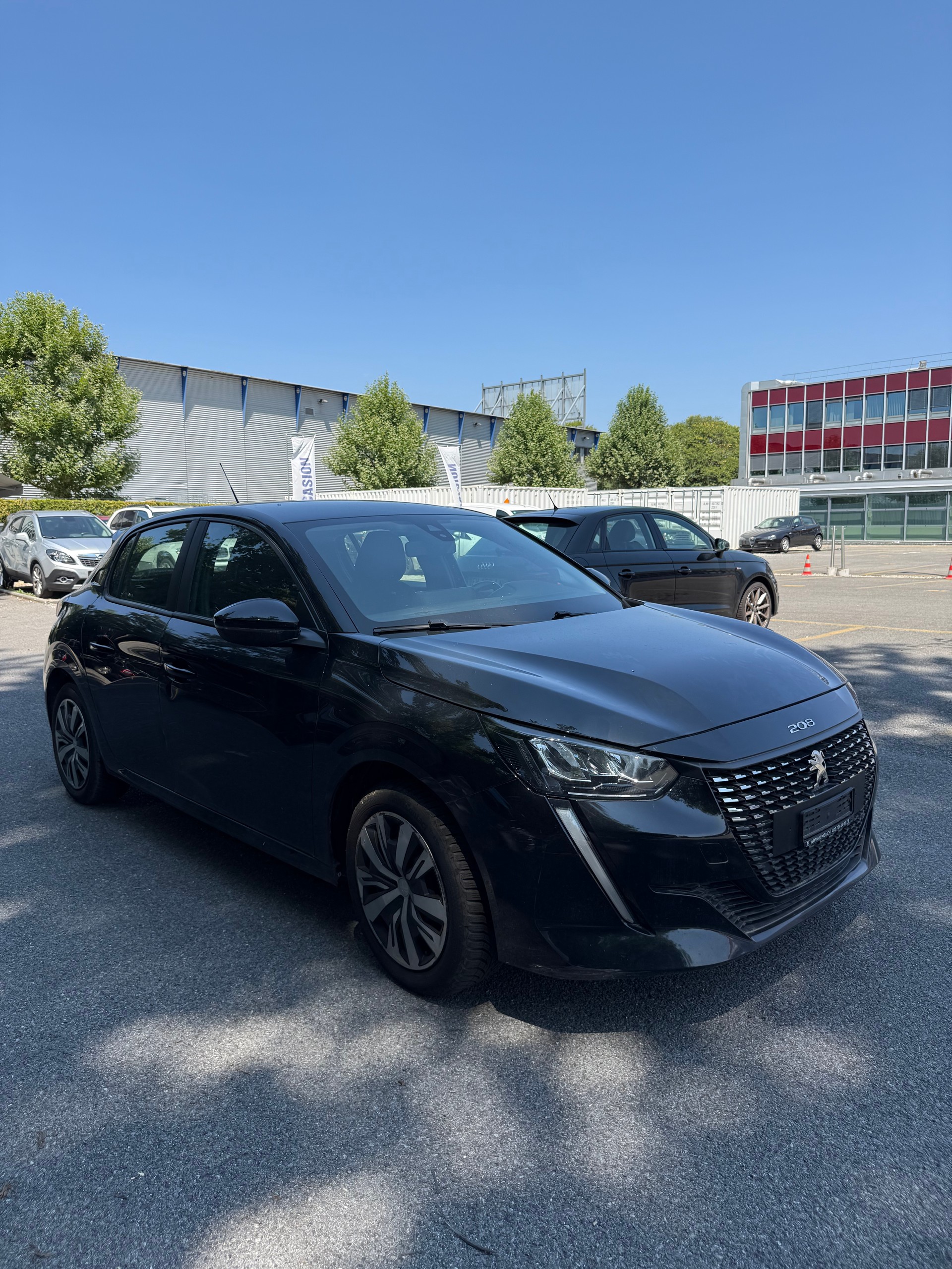 PEUGEOT 208 1.2 PureTech Allure EAT8-image-5