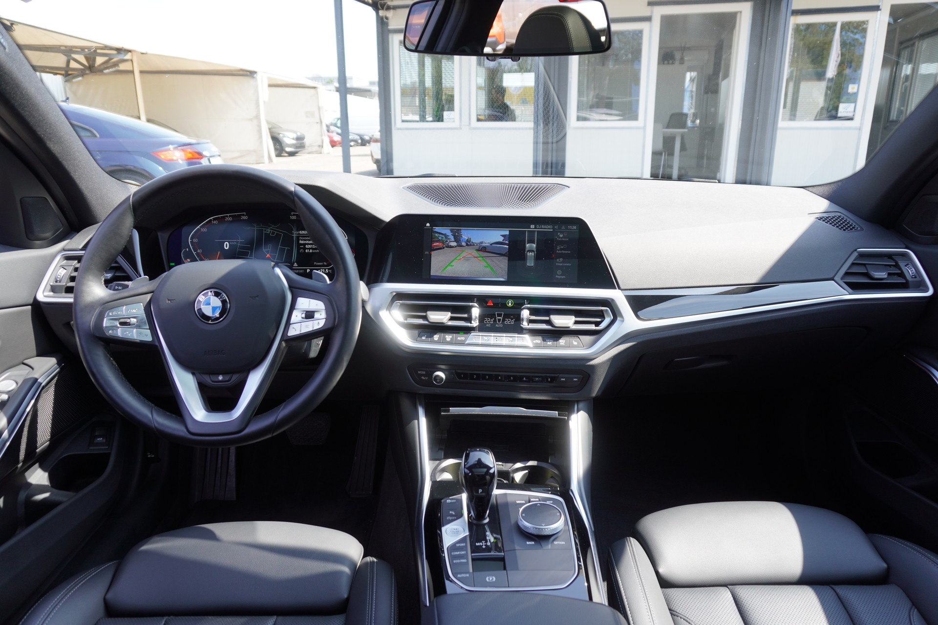 BMW 330i Touring xDrive Steptronic-image-23