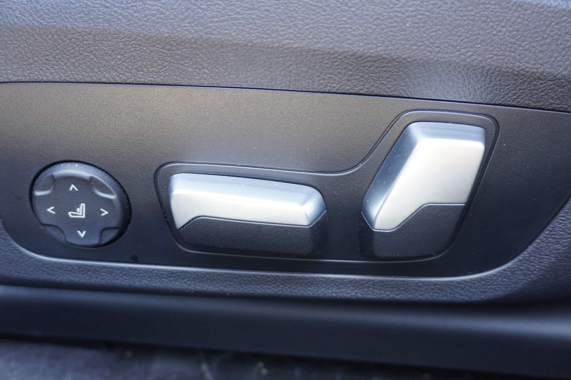BMW 330i Touring xDrive Steptronic-image-16