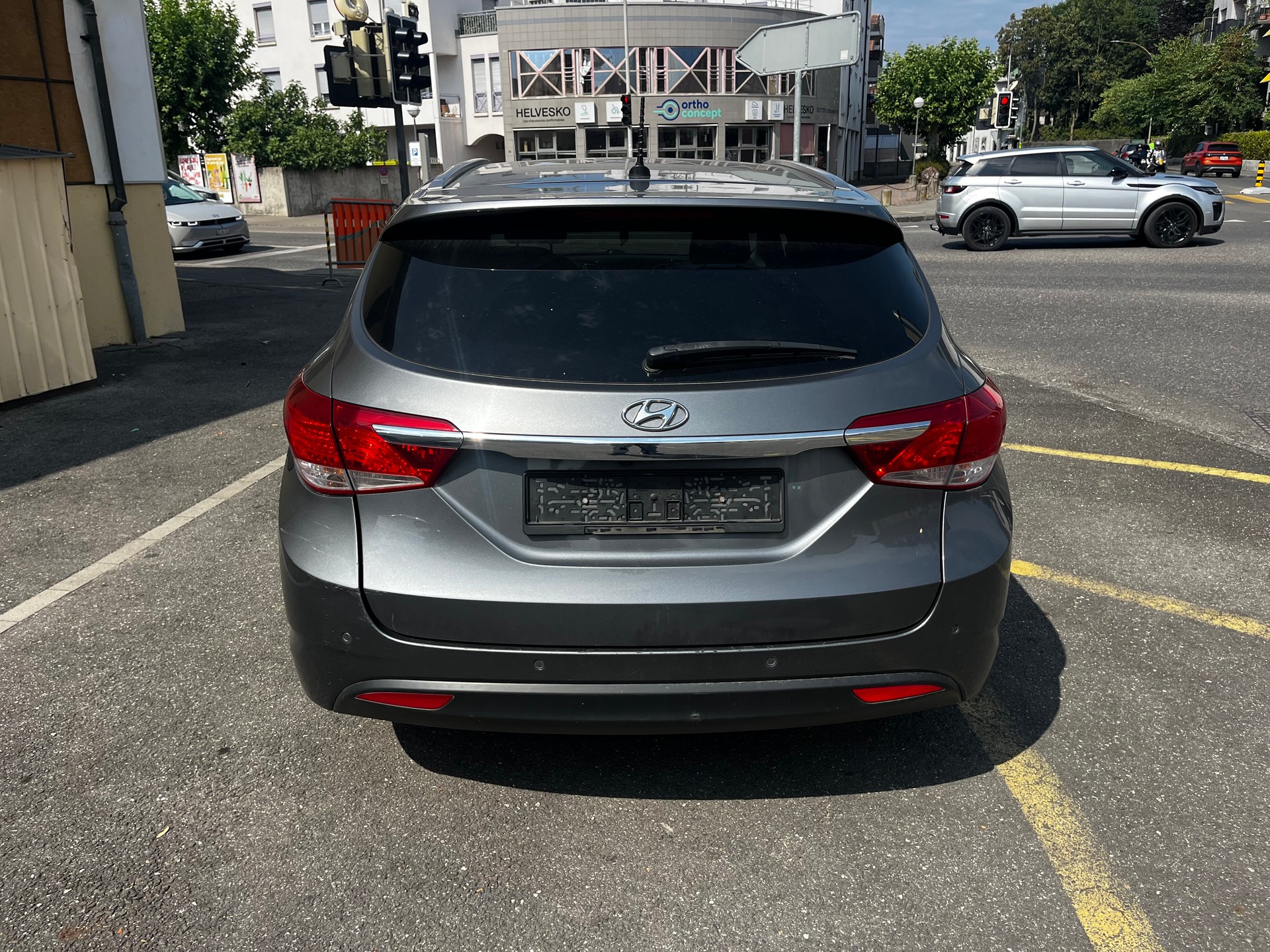 HYUNDAI i40 Wagon 2.0 GDi Premium Automatic-image-4