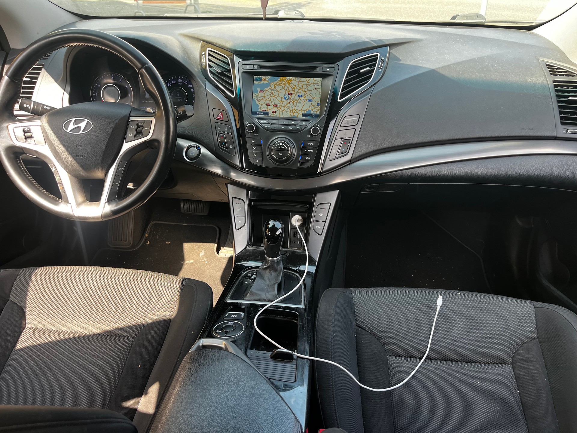 HYUNDAI i40 Wagon 2.0 GDi Premium Automatic-image-11