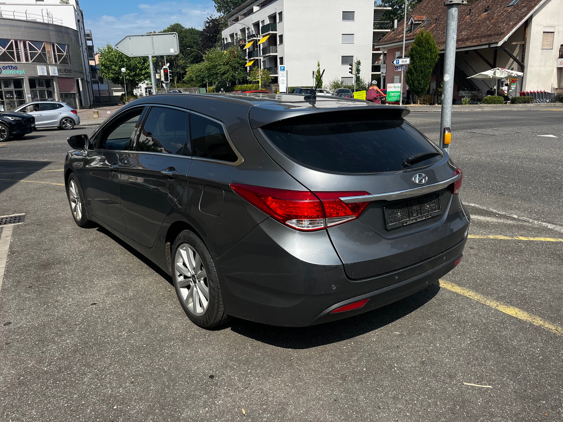 HYUNDAI i40 Wagon 2.0 GDi Premium Automatic-image-5