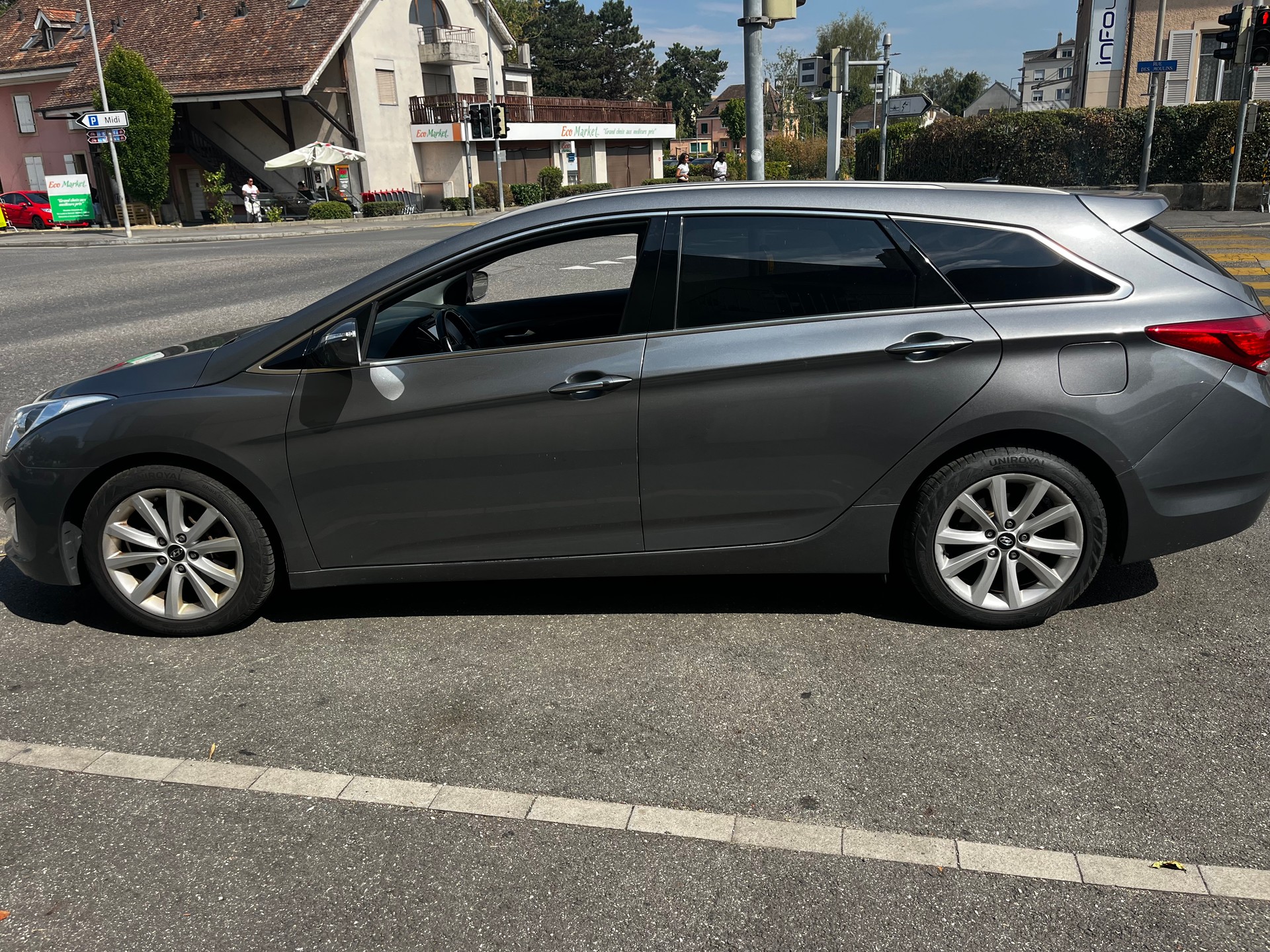 HYUNDAI i40 Wagon 2.0 GDi Premium Automatic-image-3