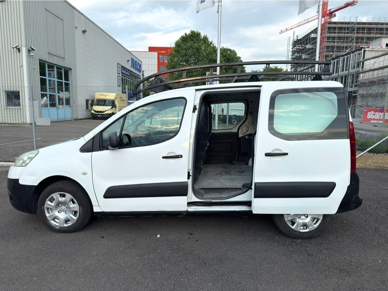 PEUGEOT Partner 1.6 e-HDI Urban Pack-image-8