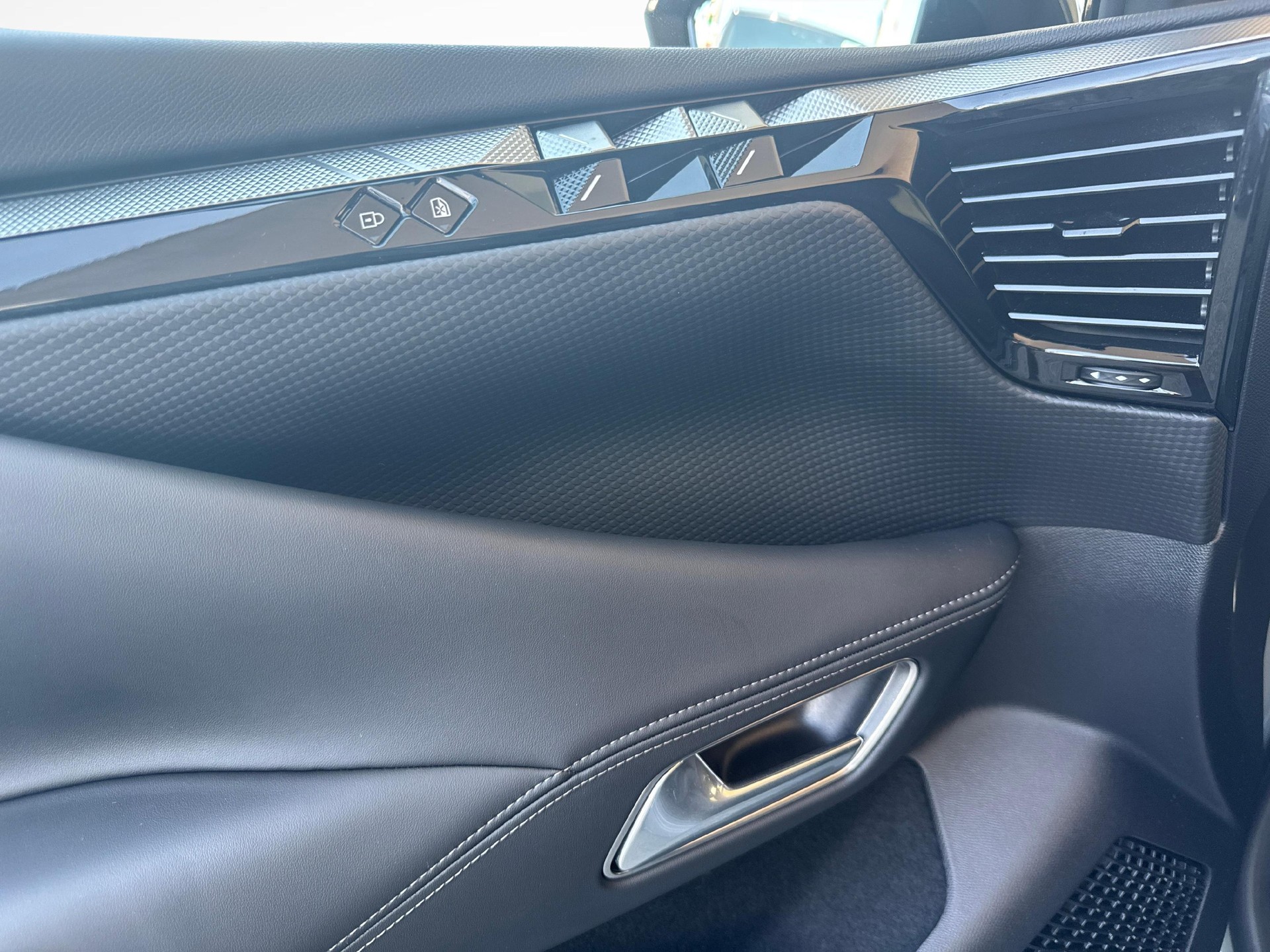 DS AUTOMOBILES 4 1.2 PureTech Trocadero-image-12