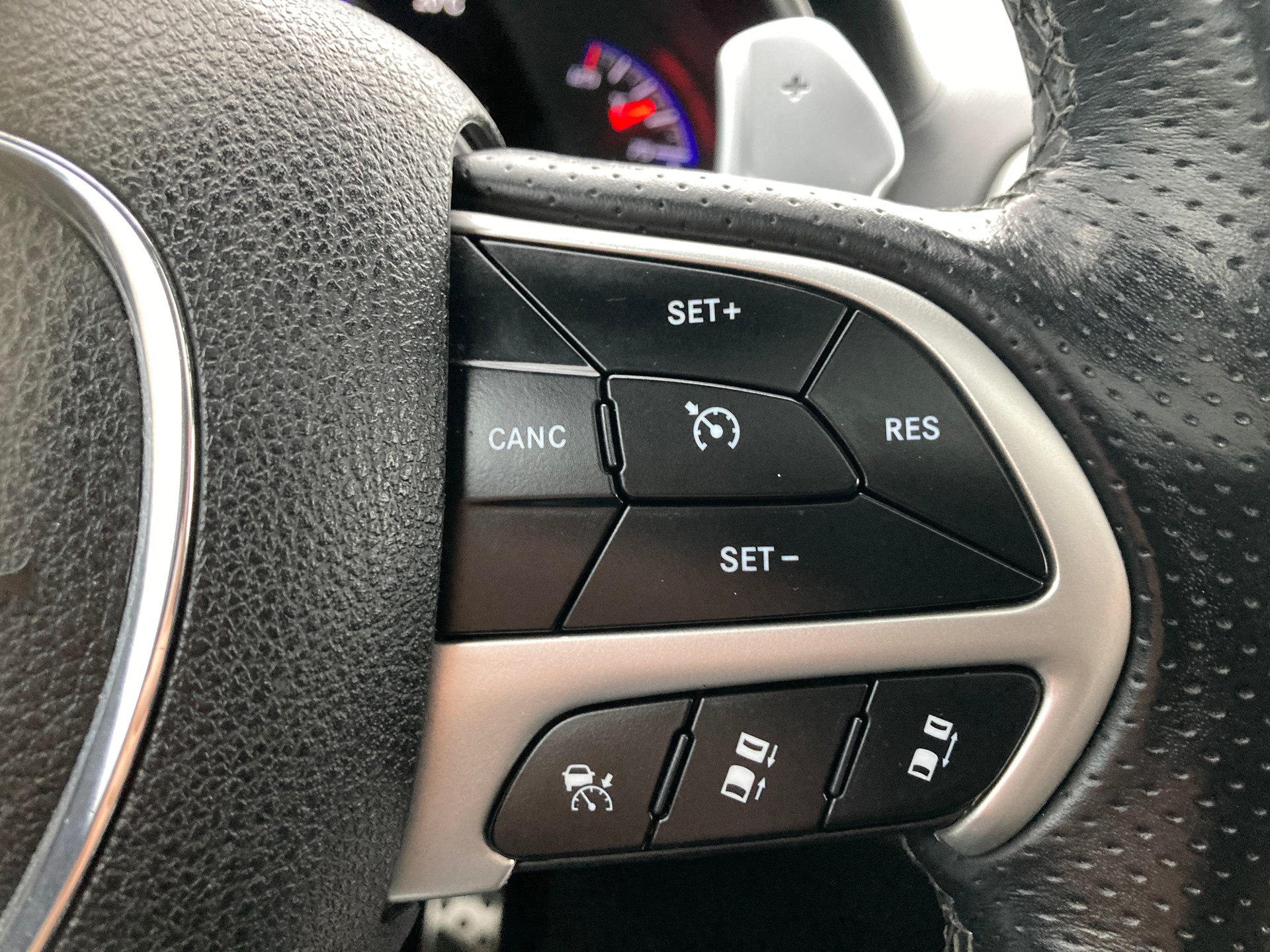 JEEP Grand Cherokee 6.4 V8 HEMI SRT8 Automatic mit Anhängerkupplung-image-19