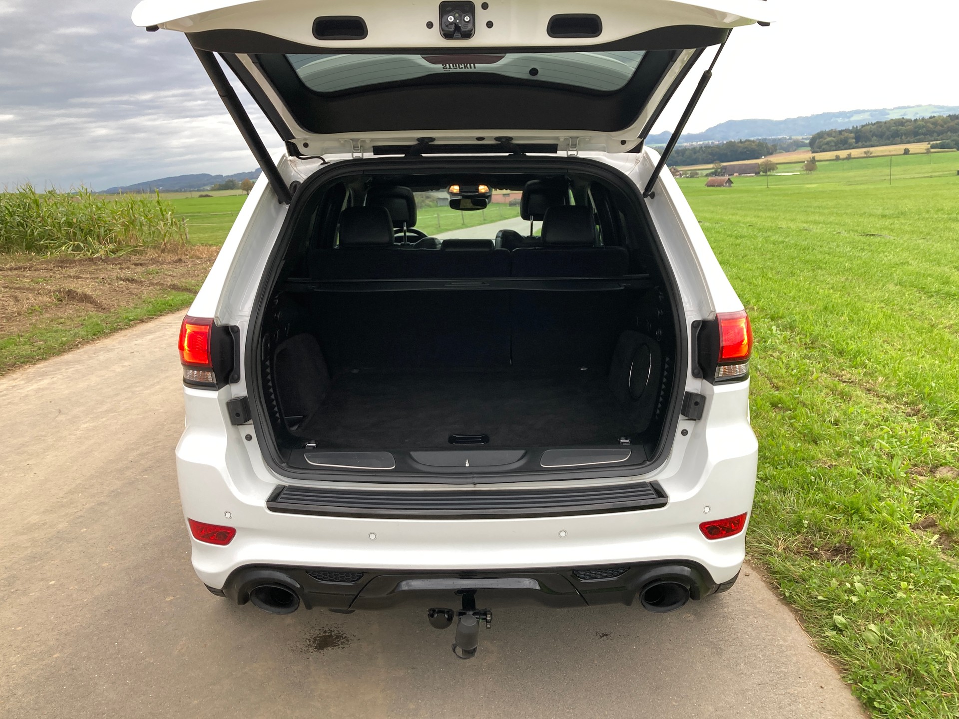 JEEP Grand Cherokee 6.4 V8 HEMI SRT8 Automatic mit Anhängerkupplung-image-6