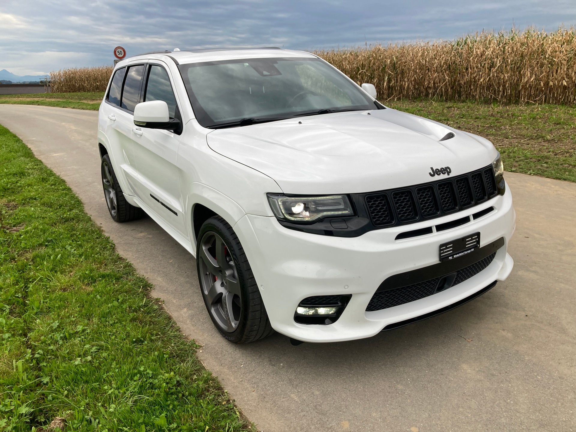 JEEP Grand Cherokee 6.4 V8 HEMI SRT8 Automatic mit Anhängerkupplung-image-1