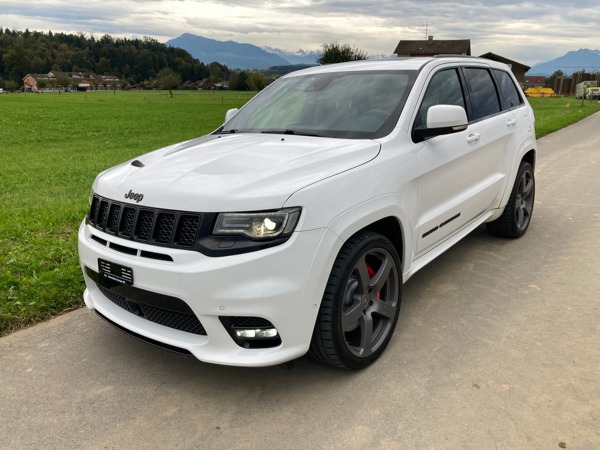 JEEP Grand Cherokee 6.4 V8 HEMI SRT8 Automatic mit Anhängerkupplung-image-0