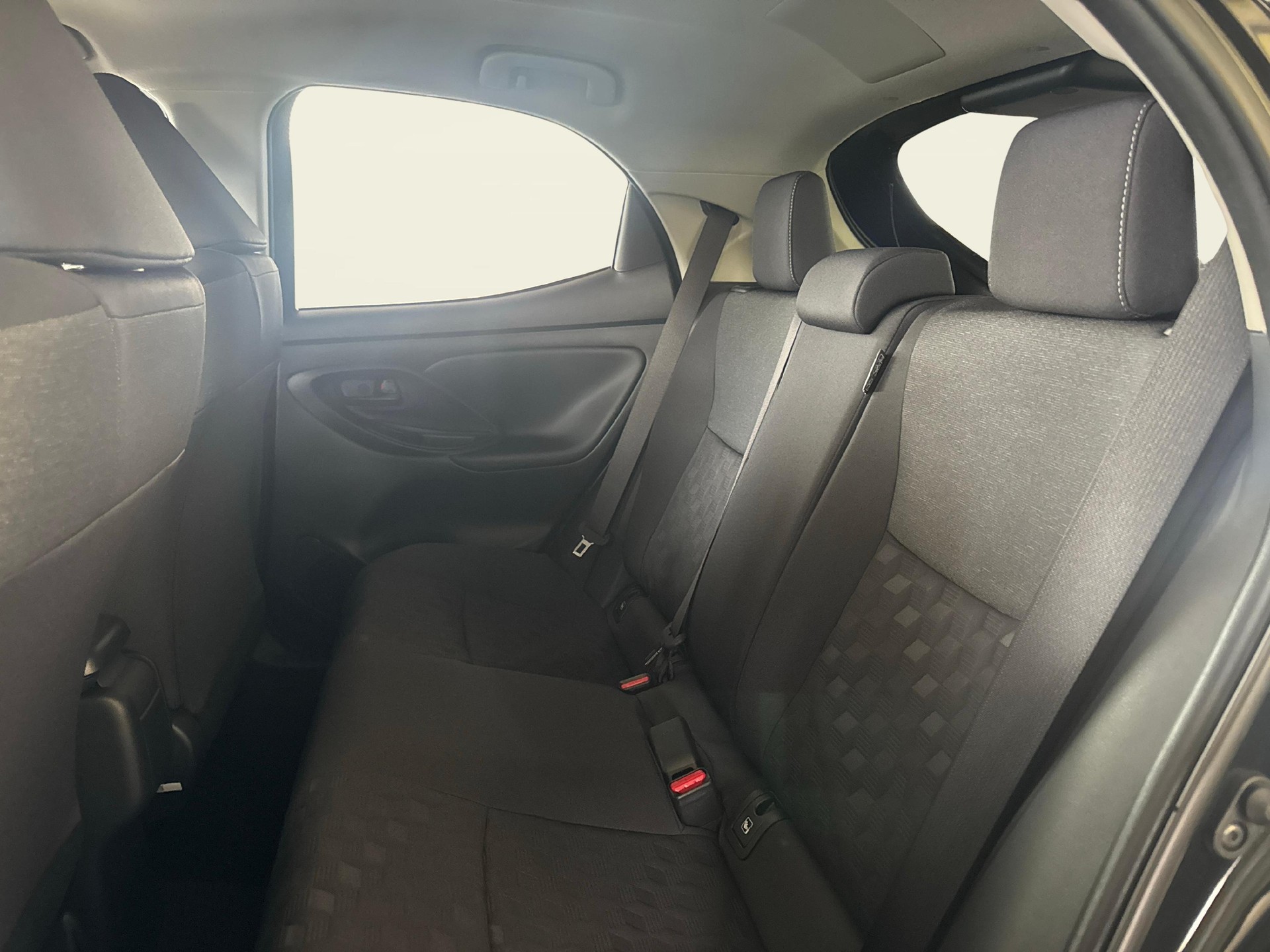 TOYOTA Yaris 1.5 VVT-i HSD Trend-image-11
