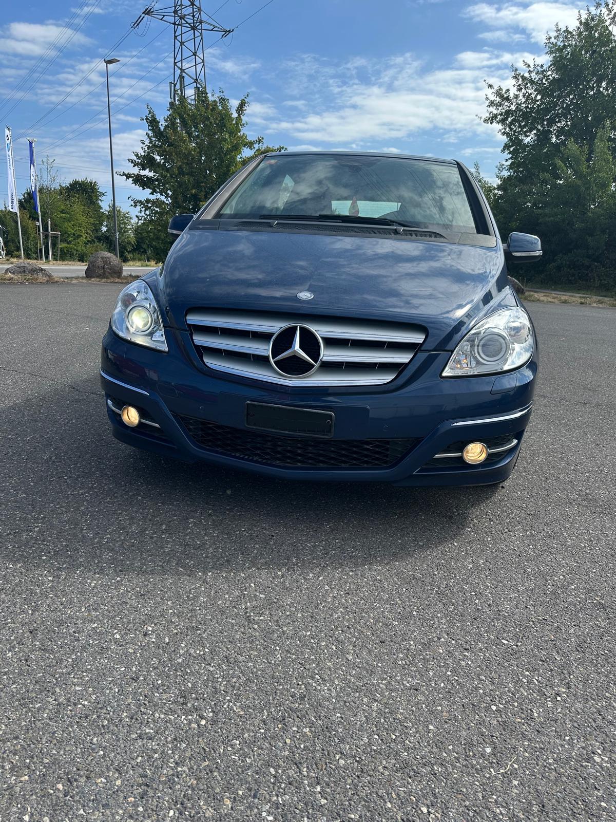 MERCEDES-BENZ B 200 CDI Autotronic-image-0