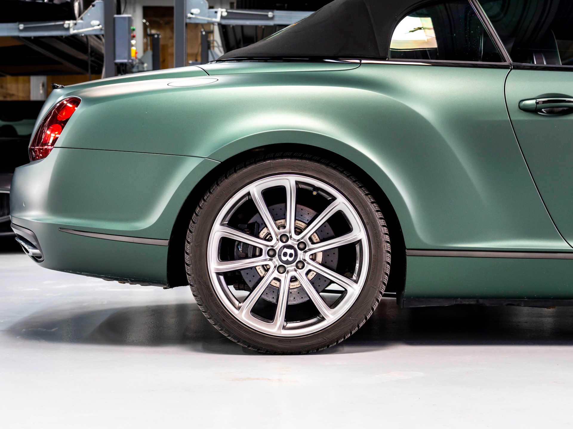 BENTLEY Continental Supersports Convertible 6.0-image-11