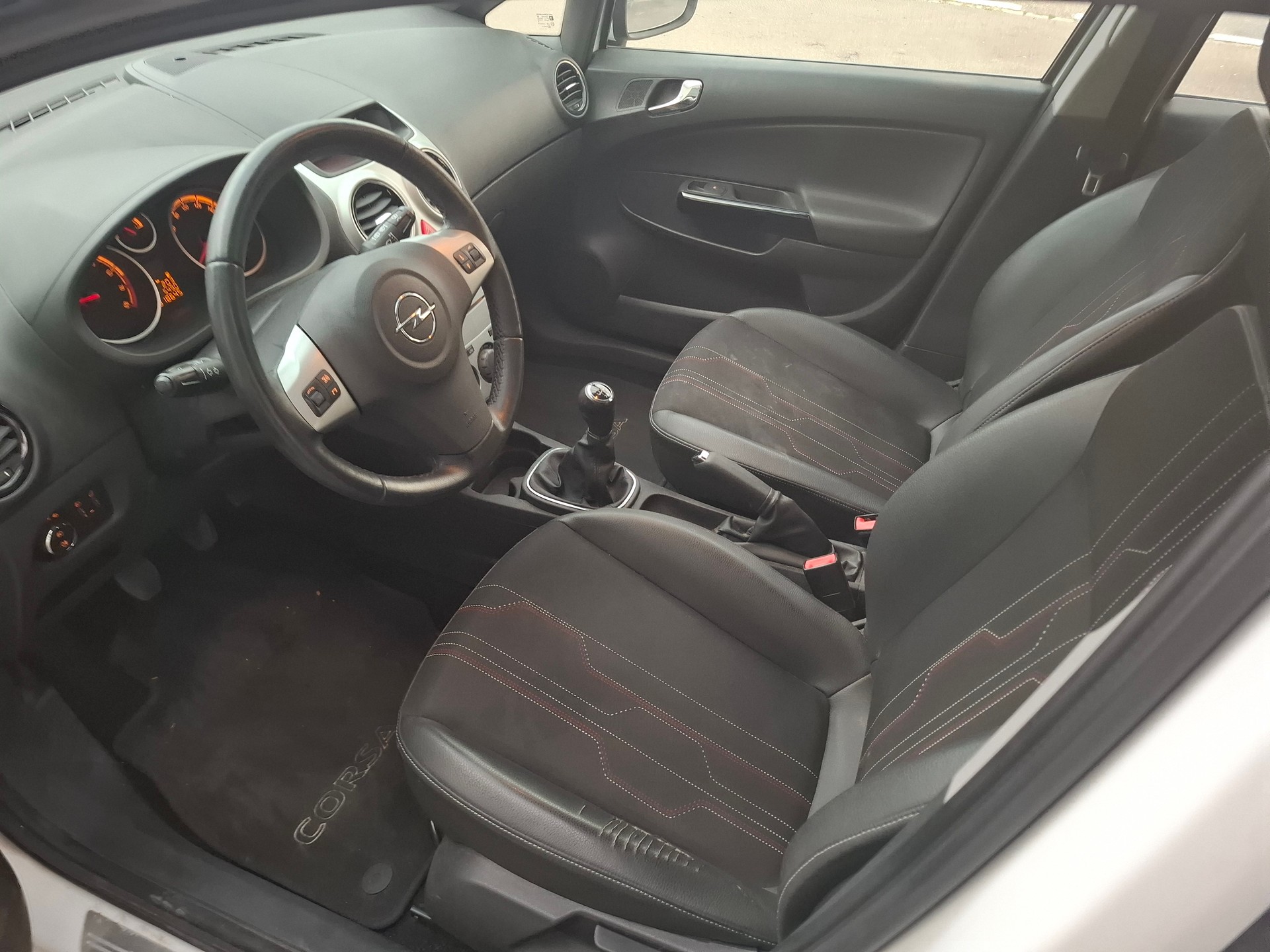OPEL Corsa 1.4 TP Enjoy-image-8