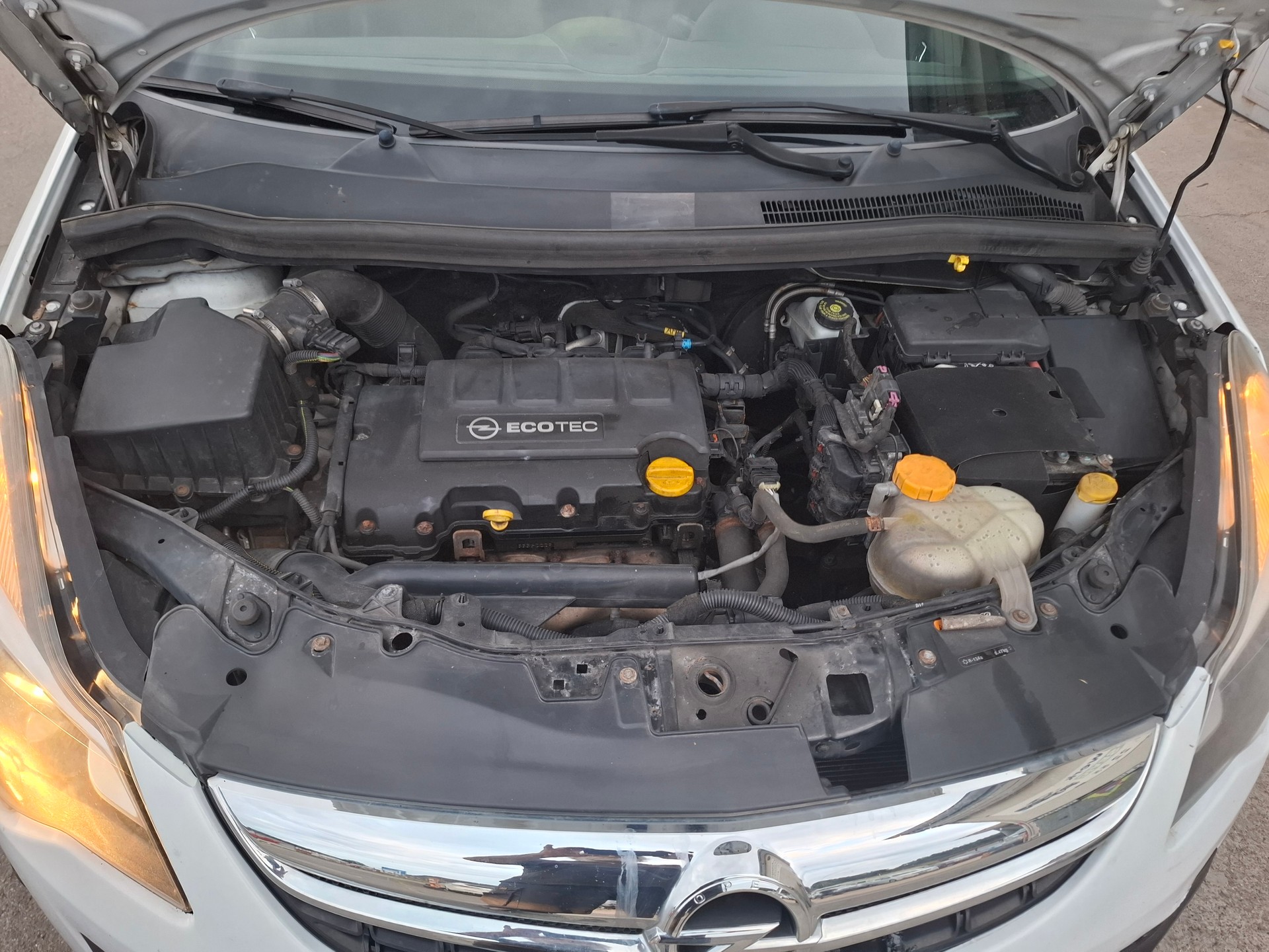 OPEL Corsa 1.4 TP Enjoy-image-13