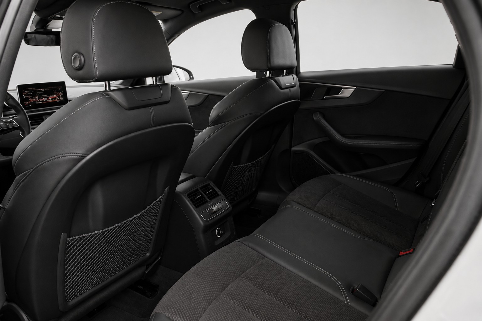 AUDI A4 Avant 40 TDI Sport quattro S-tronic-image-9