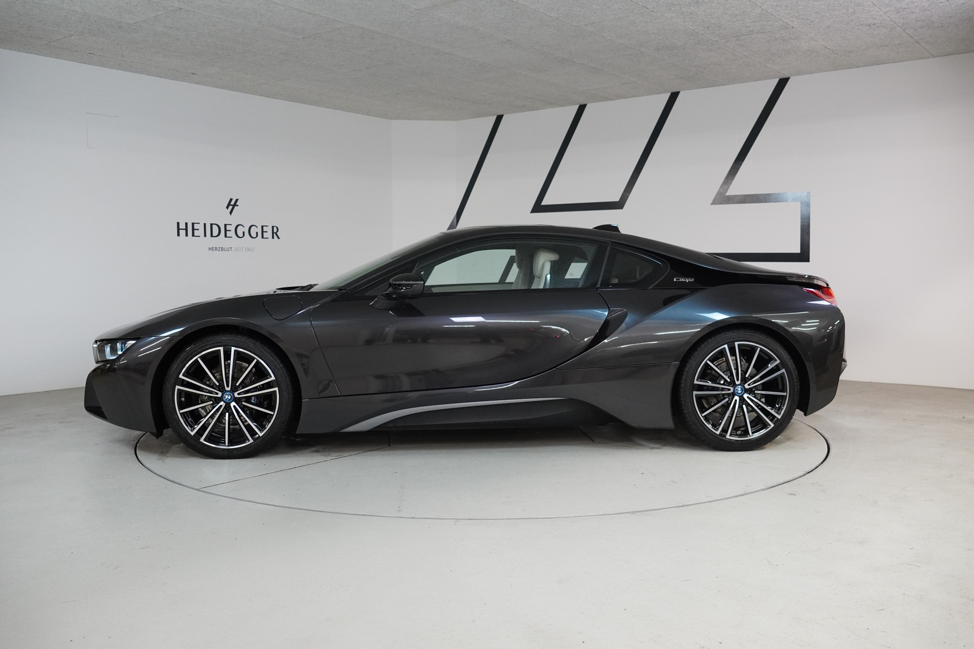 BMW i8 Coupé-showroom-element-3