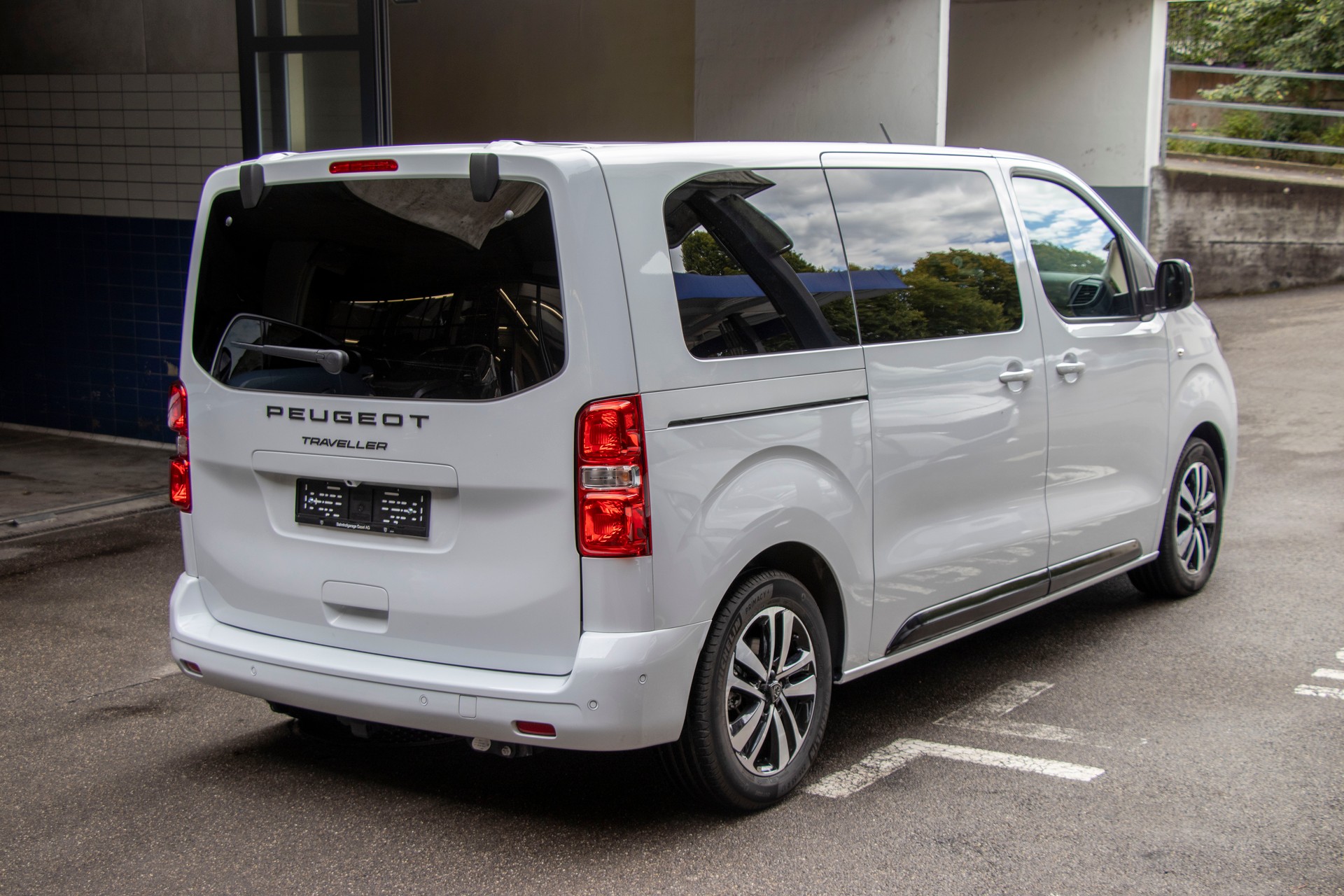 PEUGEOT Traveller 2.0 BlueHDi Business VIP Standard EAT8-showroom-element-2