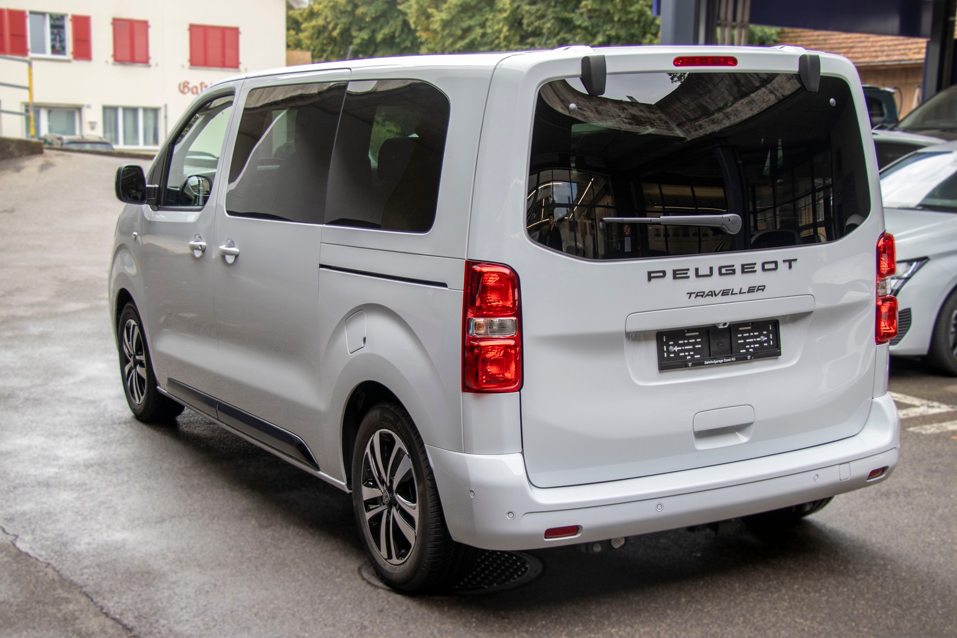 PEUGEOT Traveller 2.0 BlueHDi Business VIP Standard EAT8-showroom-element-1