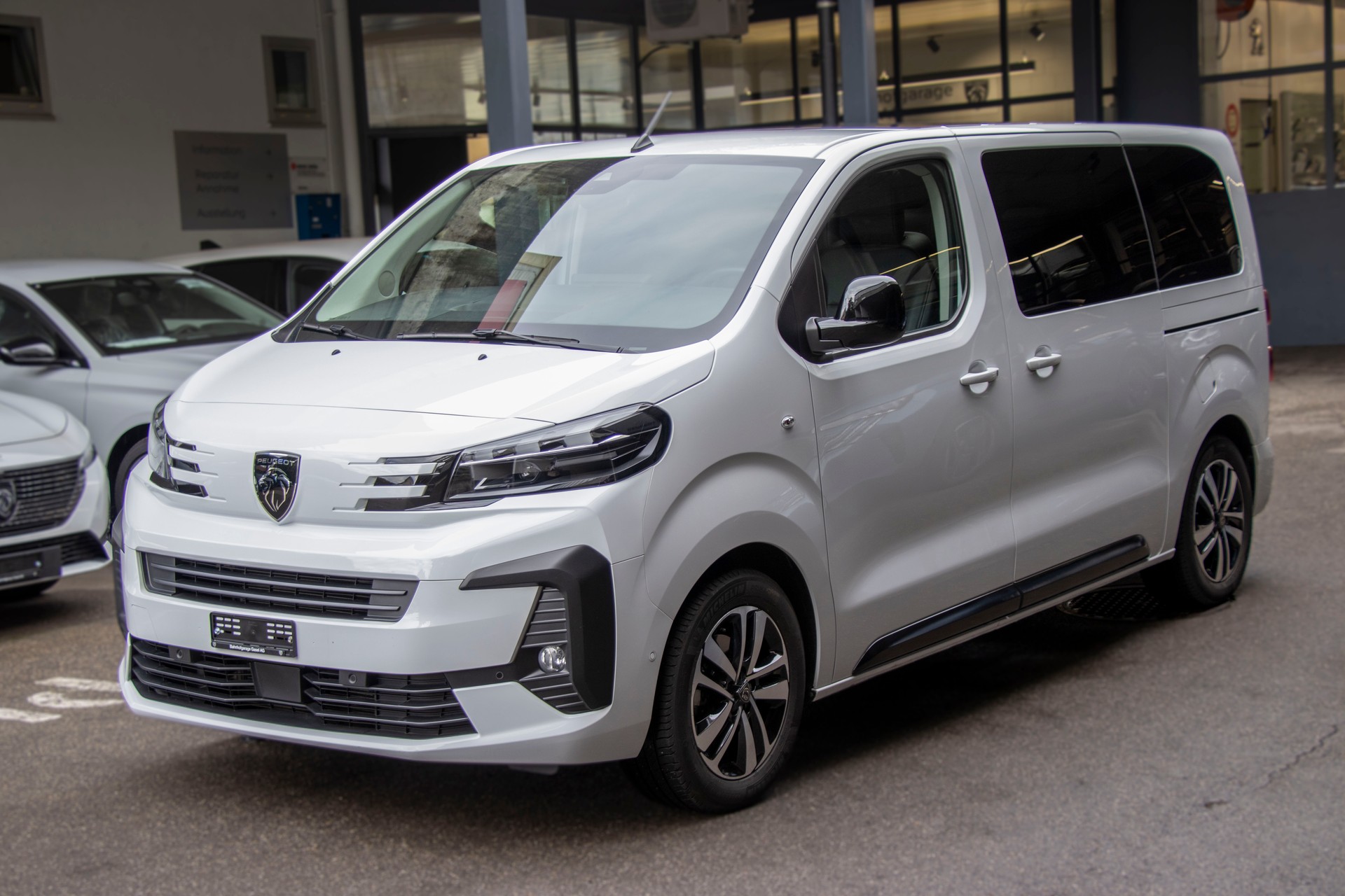 PEUGEOT Traveller 2.0 BlueHDi Business VIP Standard EAT8