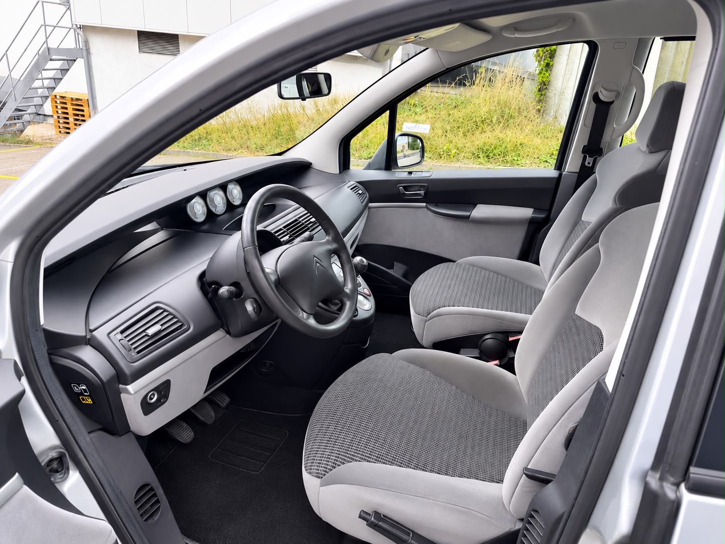 CITROEN C8 2.0 16V HDi Chic (SX)-image-12