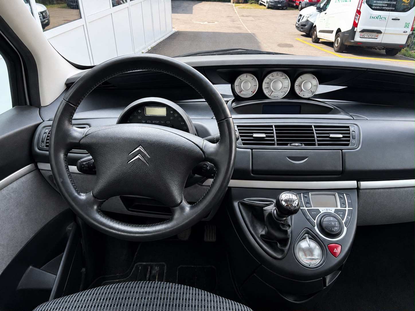 CITROEN C8 2.0 16V HDi Chic (SX)-image-8