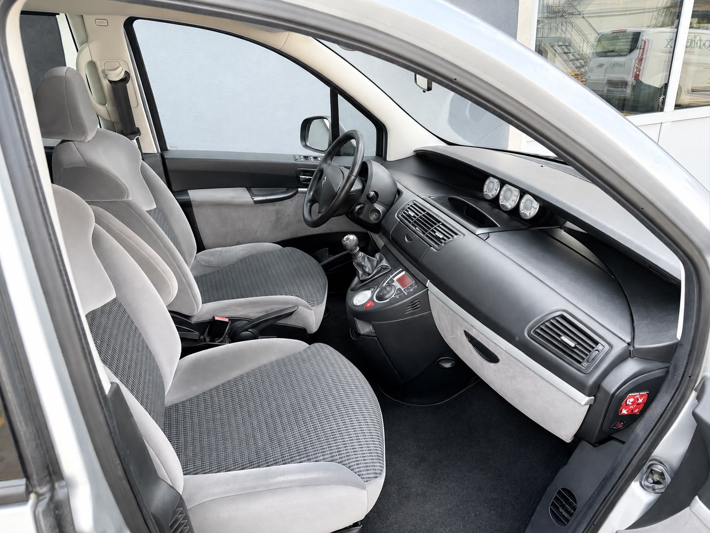 CITROEN C8 2.0 16V HDi Chic (SX)-image-13